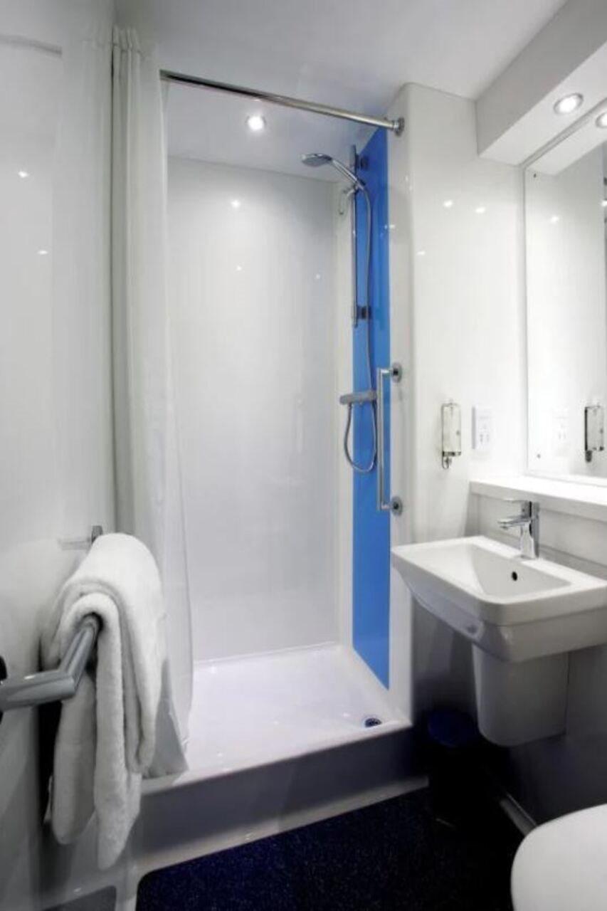 Travelodge Llanelli Cross Hands Ngoại thất bức ảnh