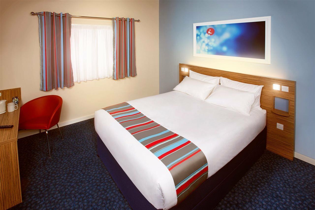 Travelodge Llanelli Cross Hands Ngoại thất bức ảnh