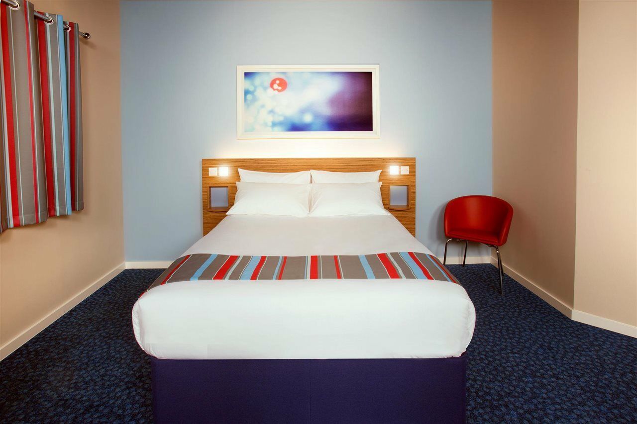 Travelodge Llanelli Cross Hands Ngoại thất bức ảnh